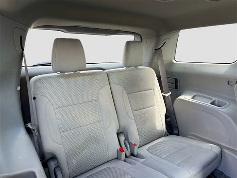 Used 2021 GMC Acadia SLE image 25