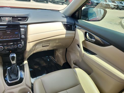 Used 2019 Nissan Rogue SV w/ Premium Package FWD image 21