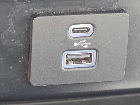 Used 2023 Ford F150 XLT AWD/4WD image 9