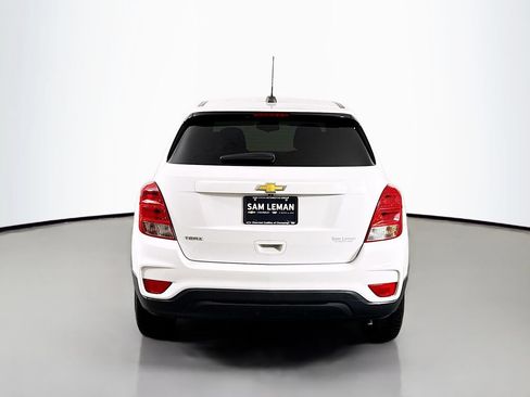 Used 2022 Chevrolet Trax LS w/ Tint and Cruise Package FWD image 6