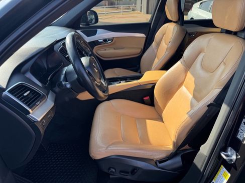 Used 2017 Volvo XC90 T6 Momentum w/ Vision Package image 16