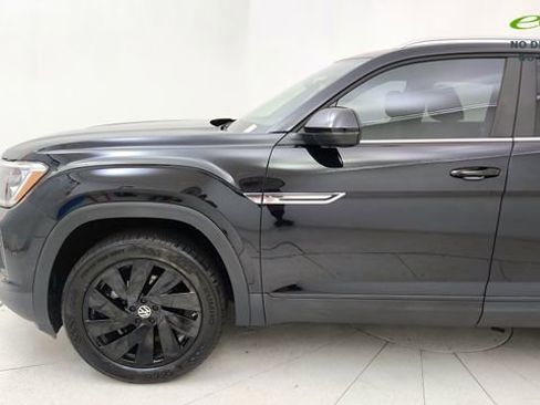 Used 2024 Volkswagen Atlas Cross Sport SE w/ Black Wheel Package image 9
