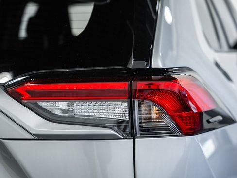 Used 2025 Toyota RAV4 XLE image 6