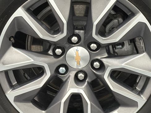 Used 2024 Chevrolet Tahoe LT w/ Luxury Package AWD/4WD image 5
