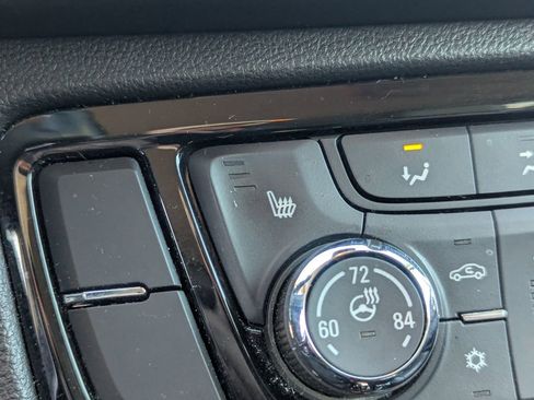 Used 2020 Buick Encore Essence image 17