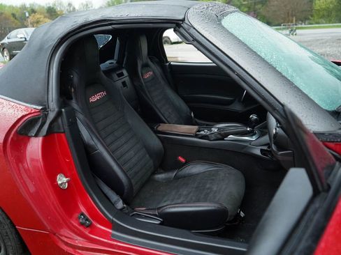 Used 2019 FIAT 124 Spider Abarth w/ Navigation & Sound Group image 33