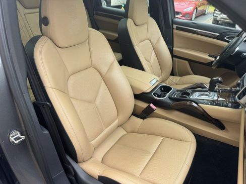 Used 2014 Porsche Cayenne Platinum Edition w/ Walnut Interior Package AWD/4WD image 37