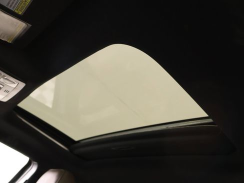 Used 2016 Toyota Tacoma Limited w/ Towing Package image 16