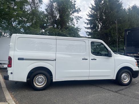 Used 2019 Nissan NV 2500 S w/ Back Door Glass Package RWD image 5