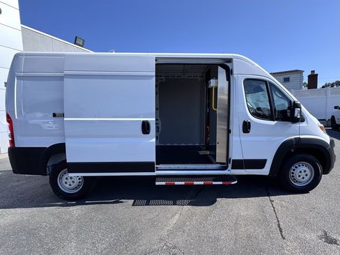 Used 2025 RAM ProMaster 2500 w/ Convenience Group image 11
