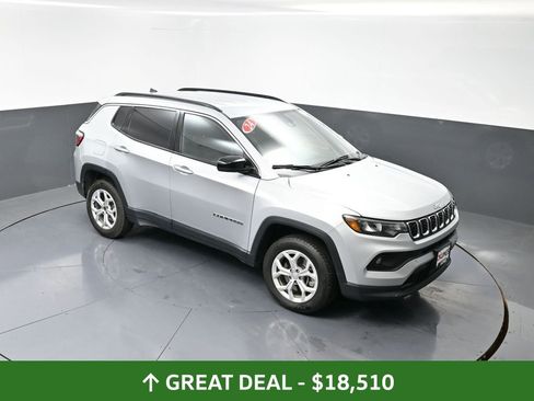 Used 2024 Jeep Compass Latitude image 44