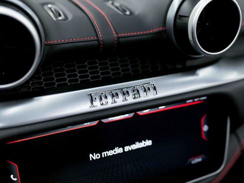 Used 2019 Ferrari Portofino RWD image 59