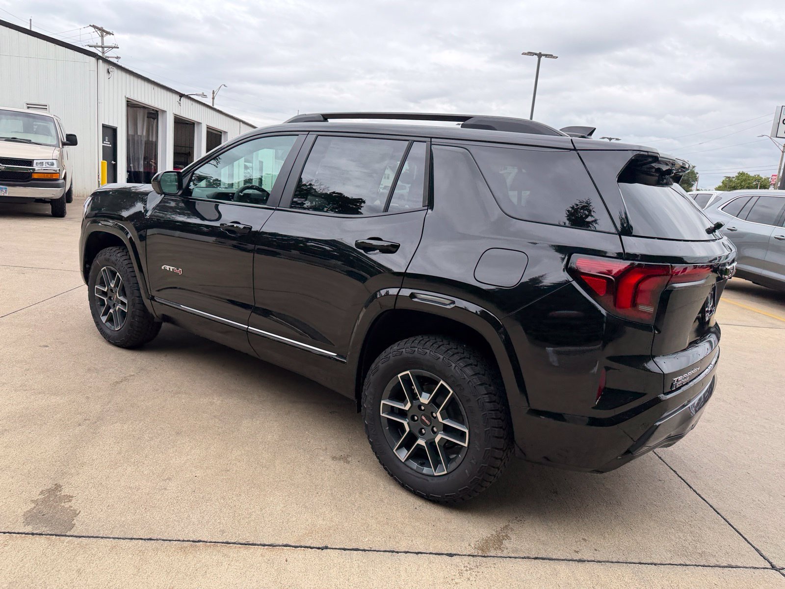 New 2027 GMC Terrain AT4 w/ Convenience Package III AWD/4WD image 9