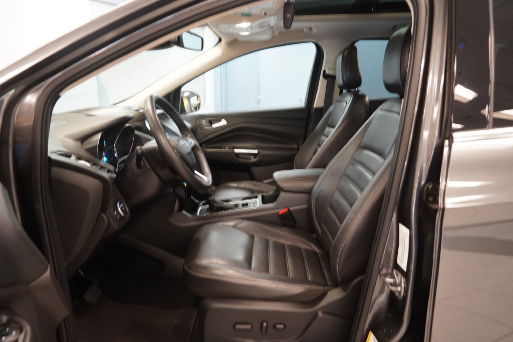 Used 2018 Ford Escape Titanium w/ Ford Safe & Smart Package AWD/4WD image 6
