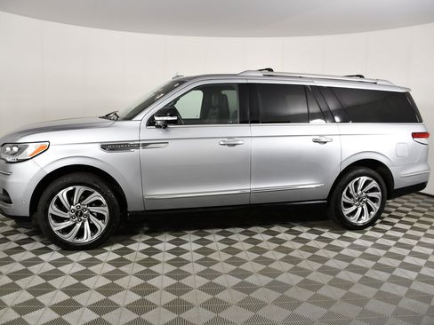 Used 2023 Lincoln Navigator L Reserve AWD/4WD image 9