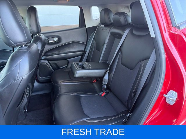 Used 2018 Jeep Compass Latitude w/ Cold Weather Group AWD/4WD image 3