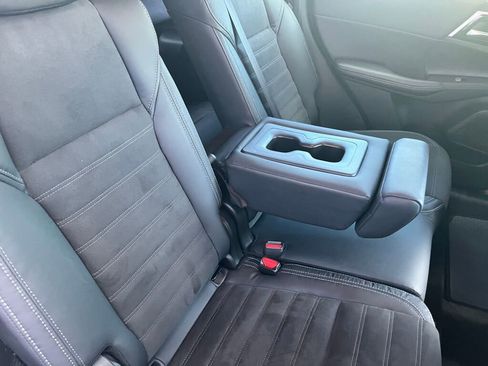 Used 2023 Mitsubishi Outlander SE image 28