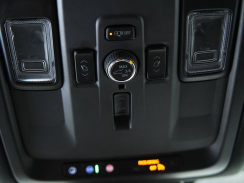 Used 2025 GMC Yukon Denali AWD/4WD image 51
