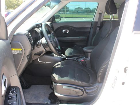 Used 2015 Kia Soul + FWD image 8