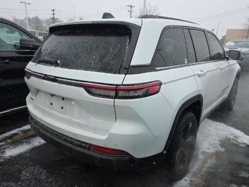 Used 2023 Jeep Grand Cherokee Altitude image 2