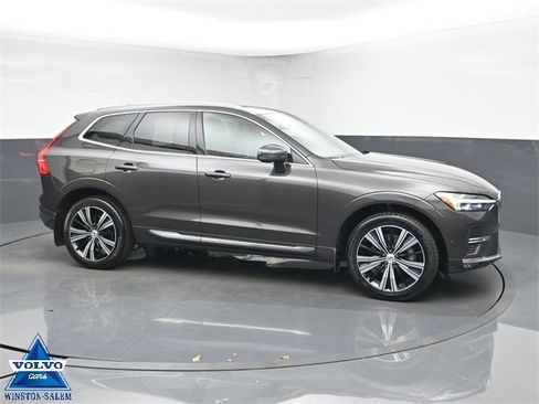 Used 2022 Volvo XC60 B5 Inscription image 1