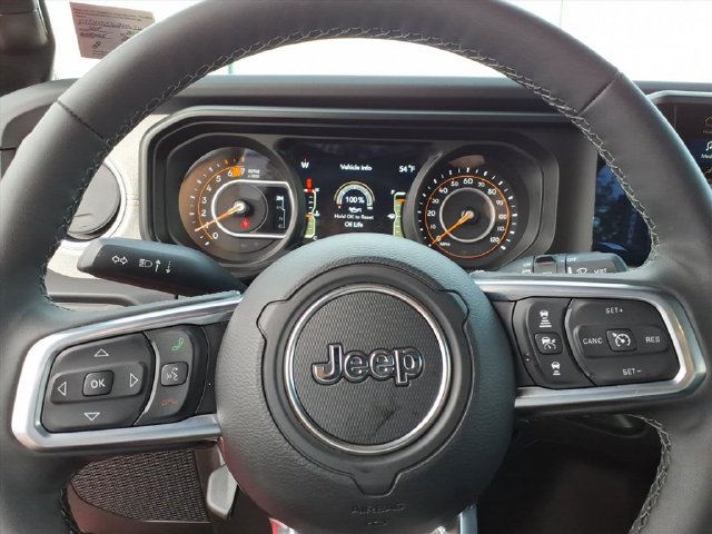 Used 2026 Jeep Wrangler Unlimited Sahara AWD/4WD image 17