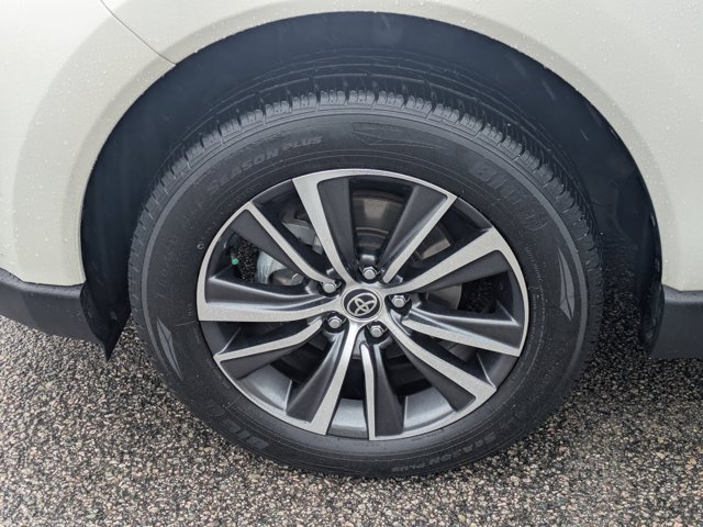Used 2022 Toyota Venza LE AWD/4WD image 15