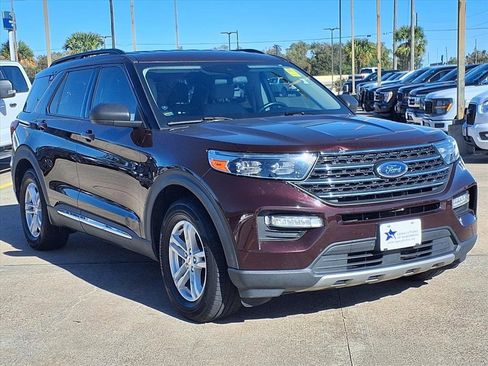 Certified 2022 Ford Explorer XLT w/ Equipment Group 202A image 30