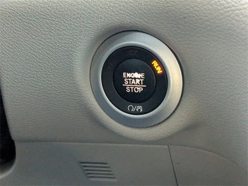 Used 2021 Chrysler Voyager Lxi image 24