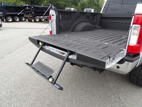 Used 2019 Ford F250 Lariat w/ Lariat Ultimate Package AWD/4WD image 52