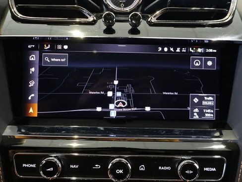 Used 2025 Bentley Bentayga image 11