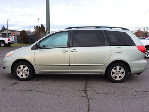 Used 2010 Toyota Sienna LE image 8