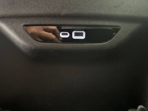 Used 2024 Chrysler Pacifica Limited FWD image 26