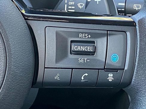 Used 2023 Nissan Rogue SV image 7