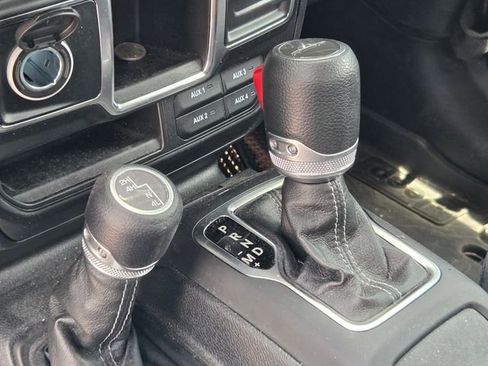 Used 2024 Jeep Gladiator Sport AWD/4WD image 10