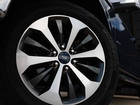Used 2015 Ford F150 Lariat RWD image 37