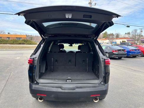 Used 2023 Chevrolet Traverse LT image 8