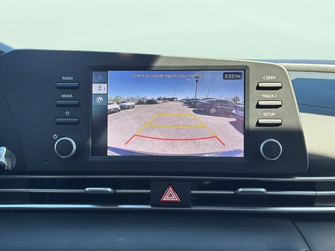 Certified 2025 Hyundai Elantra SE FWD image 19