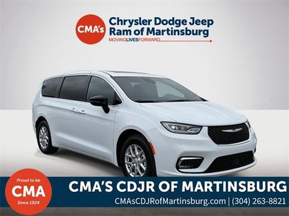 New 2026 Chrysler Pacifica Select