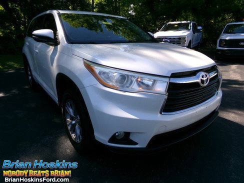 Used 2014 Toyota Highlander Plus AWD/4WD image 1