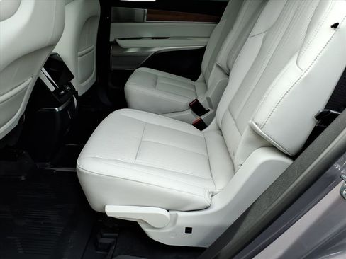 New 2026 Cadillac Vistiq Luxury w/ LPO, Floor Liner Package image 12