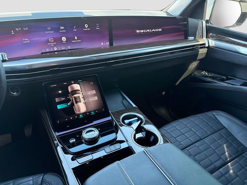 Certified 2025 Cadillac Escalade ESV Sport Platinum AWD/4WD image 24