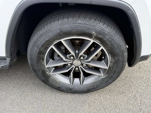 Used 2018 Jeep Grand Cherokee Limited w/ Trailer Tow Group IV AWD/4WD image 12