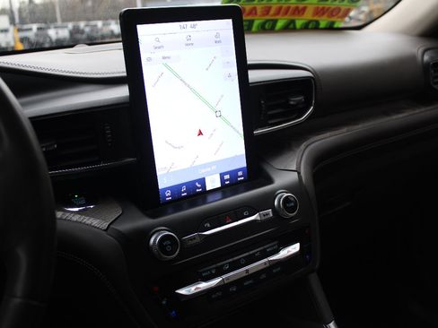 Used 2020 Ford Explorer Platinum w/ Premium Technology Package image 20