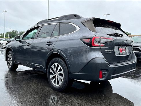 Used 2022 Subaru Outback Premium w/ Tech Package 1 AWD/4WD image 4