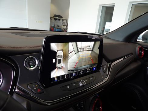 Used 2021 Chevrolet Equinox LT image 14