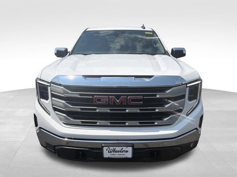 Used 2023 GMC Sierra 1500 SLE w/ X31 Off-Road Package AWD/4WD image 9