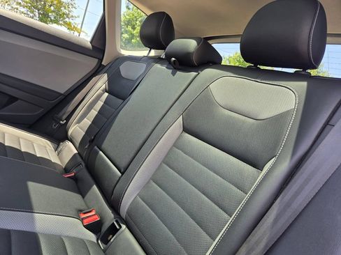 Used 2022 Volkswagen Taos SEL w/ Panoramic Sunroof Package FWD image 25