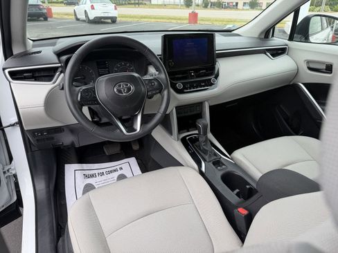 Used 2024 Toyota Corolla Cross LE FWD image 14