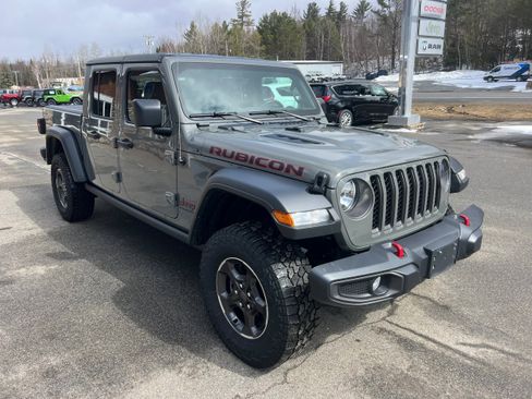 Used 2023 Jeep Gladiator Rubicon w/ Cold Weather Group AWD/4WD image 3